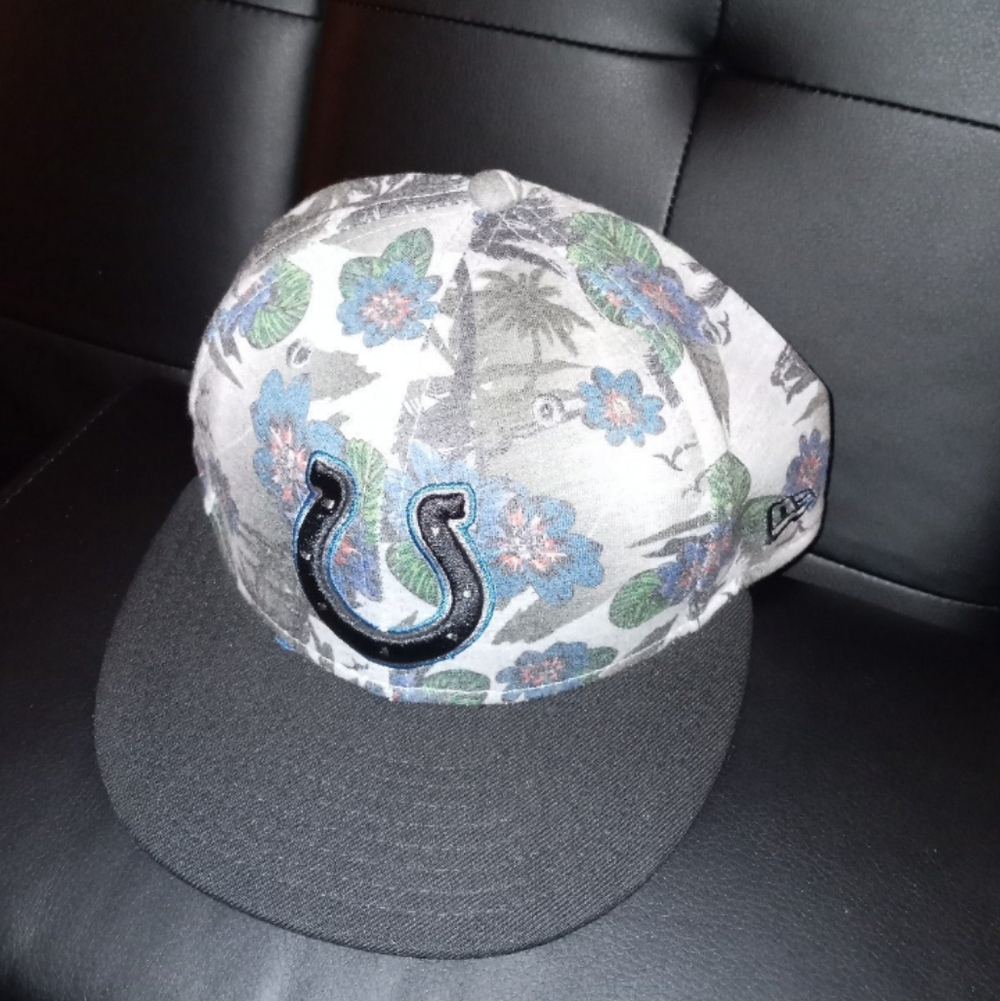 "Faded Floral" Pattern Indianapolis Colts New Era Snapback Cap with Black Brim